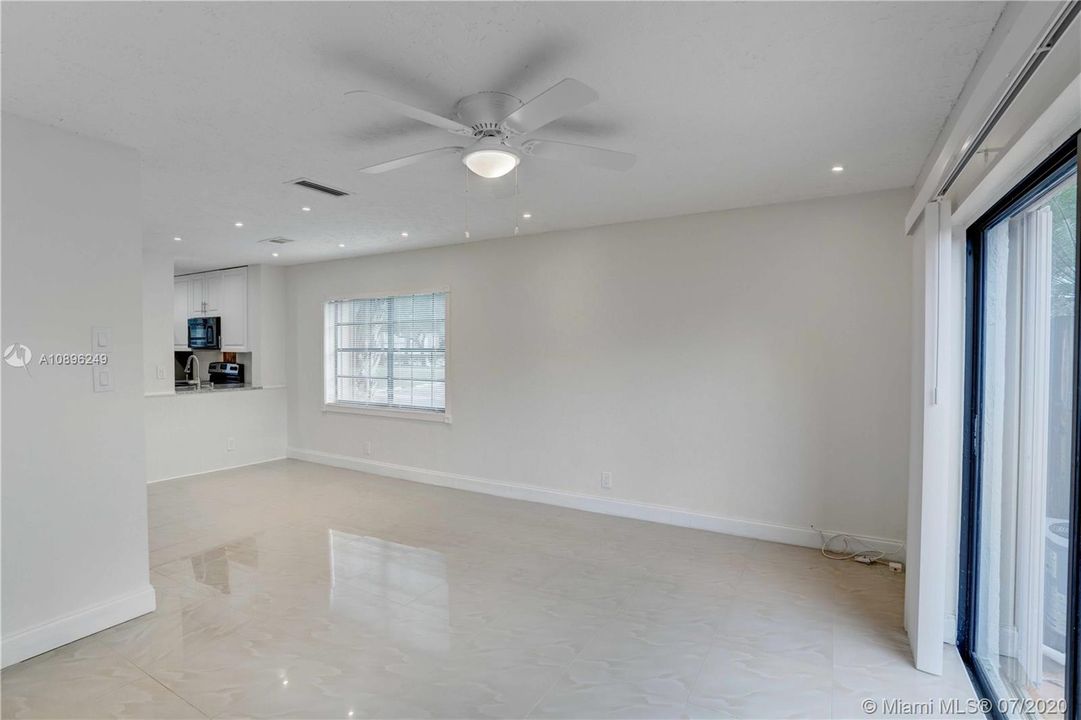 Recently Sold: $219,900 (2 beds, 1 baths, 1056 Square Feet)