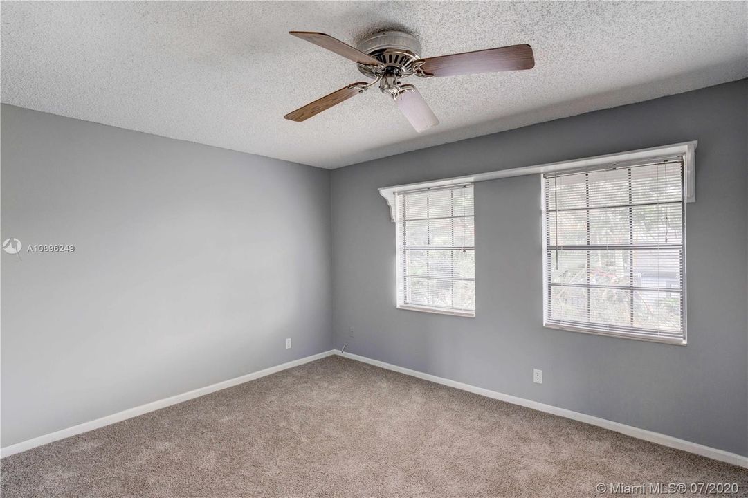 Recently Sold: $219,900 (2 beds, 1 baths, 1056 Square Feet)