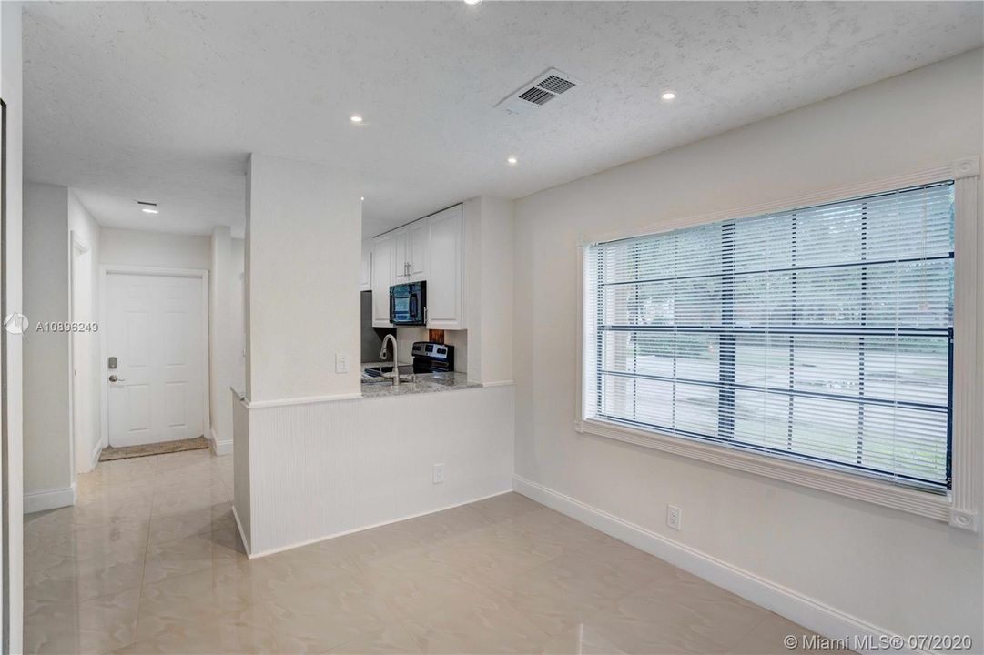 Recently Sold: $219,900 (2 beds, 1 baths, 1056 Square Feet)