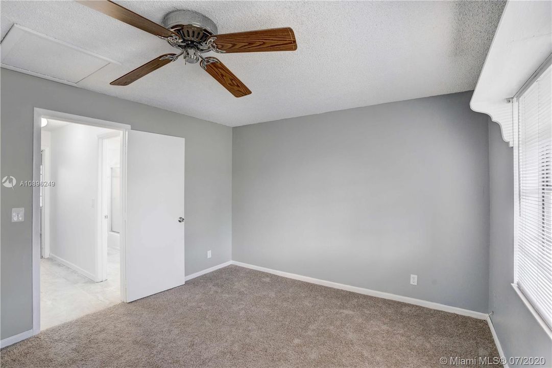 Recently Sold: $219,900 (2 beds, 1 baths, 1056 Square Feet)