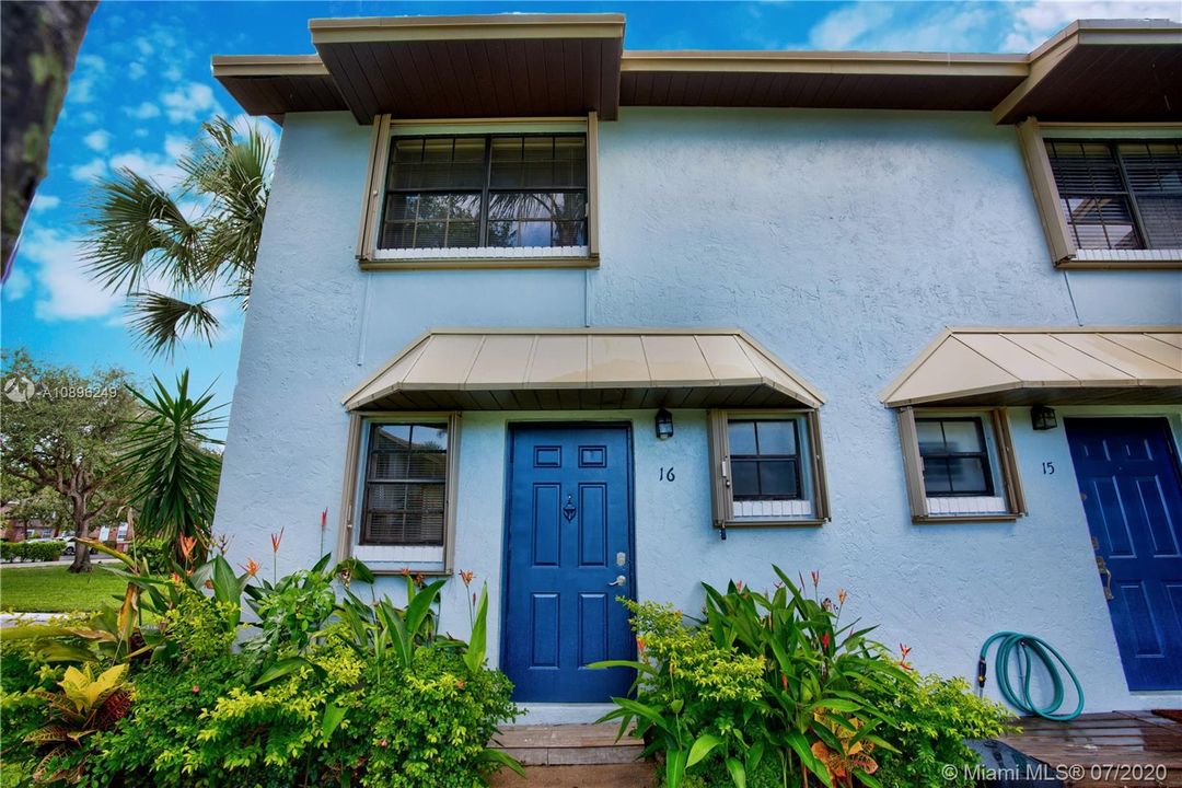 Recently Sold: $219,900 (2 beds, 1 baths, 1056 Square Feet)