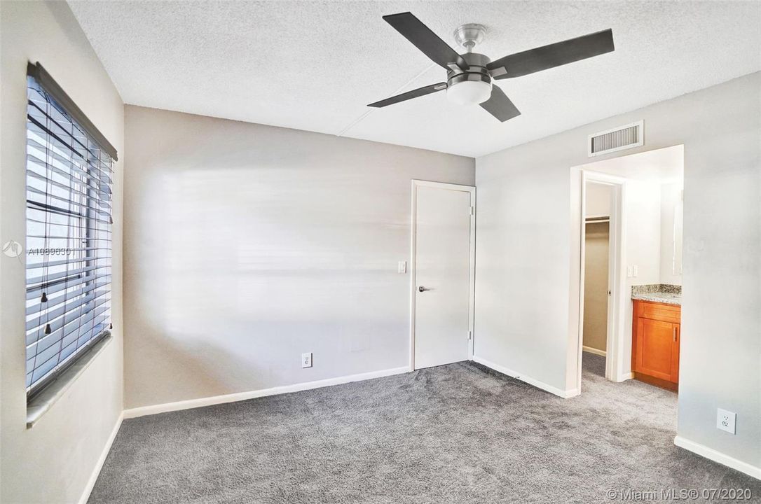 Vendido Recientemente: $139,900 (2 camas, 2 baños, 847 Pies cuadrados)