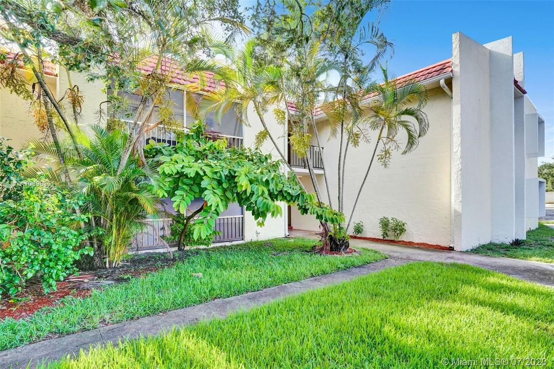 Vendido Recientemente: $139,900 (2 camas, 2 baños, 847 Pies cuadrados)