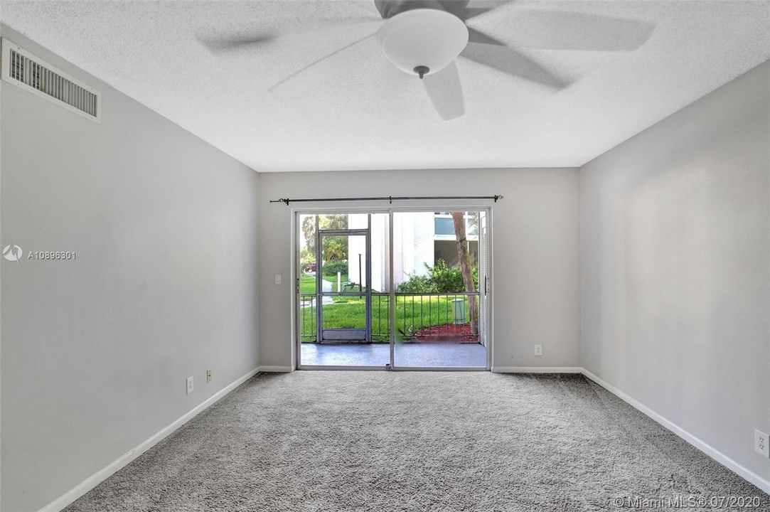 Vendido Recientemente: $139,900 (2 camas, 2 baños, 847 Pies cuadrados)