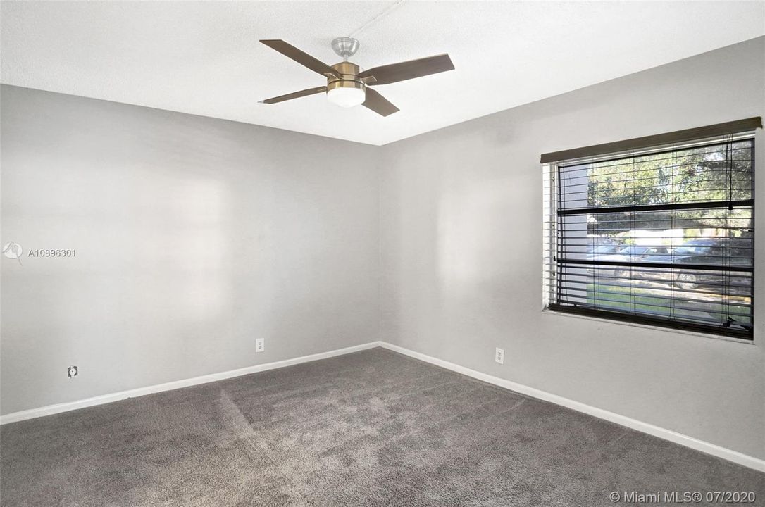 Vendido Recientemente: $139,900 (2 camas, 2 baños, 847 Pies cuadrados)