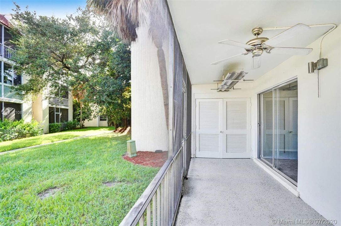 Vendido Recientemente: $139,900 (2 camas, 2 baños, 847 Pies cuadrados)