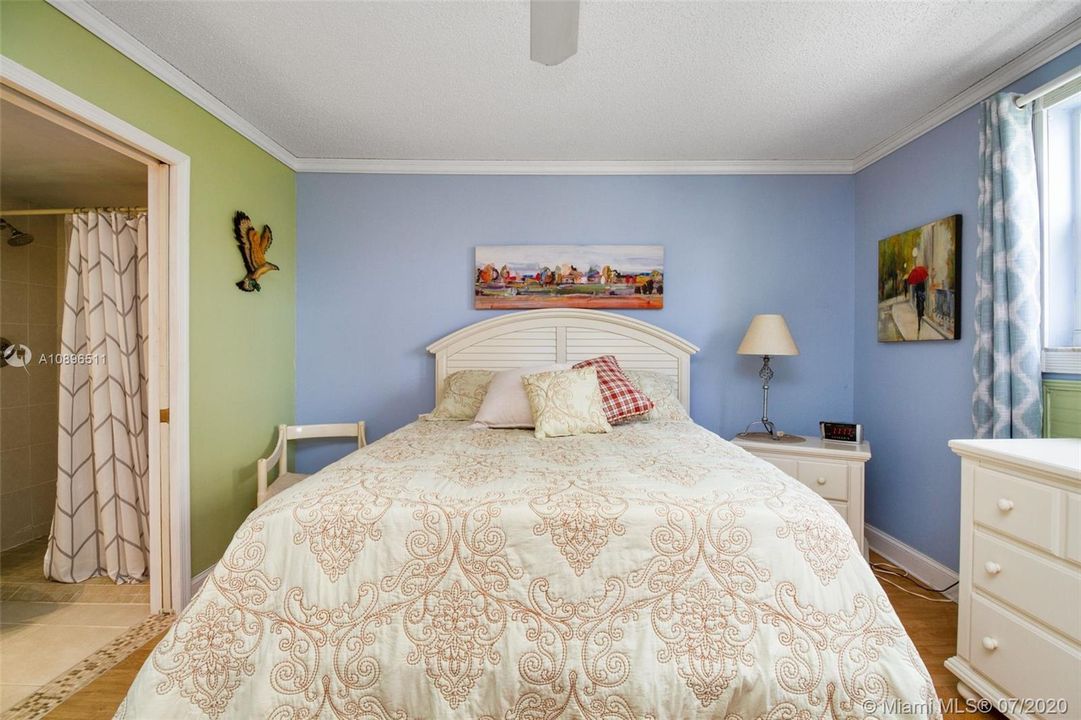 Vendido Recientemente: $175,000 (2 camas, 2 baños, 1144 Pies cuadrados)