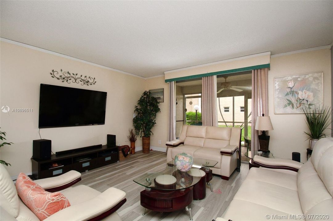 Vendido Recientemente: $175,000 (2 camas, 2 baños, 1144 Pies cuadrados)