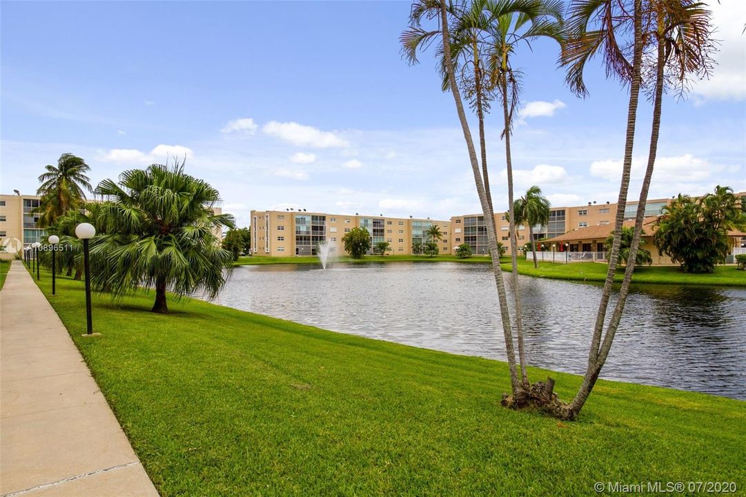 Vendido Recientemente: $175,000 (2 camas, 2 baños, 1144 Pies cuadrados)