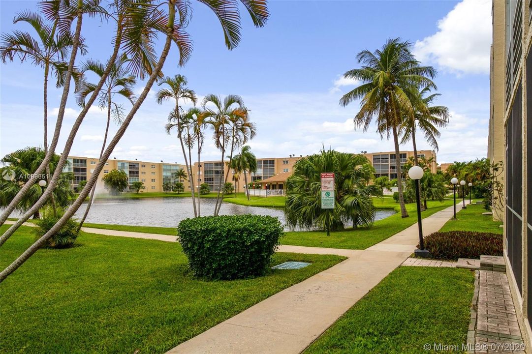Vendido Recientemente: $175,000 (2 camas, 2 baños, 1144 Pies cuadrados)