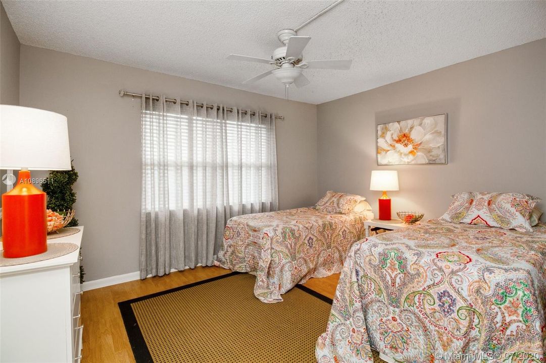 Vendido Recientemente: $175,000 (2 camas, 2 baños, 1144 Pies cuadrados)