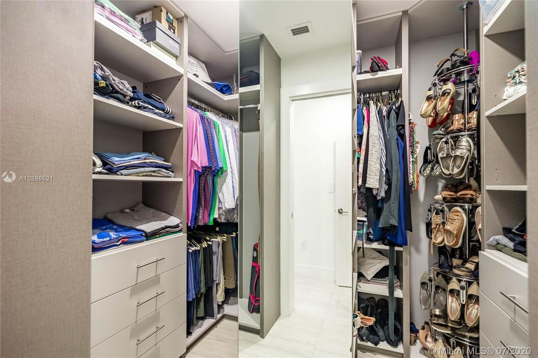 Vendido Recientemente: $775,000 (4 camas, 3 baños, 2679 Pies cuadrados)