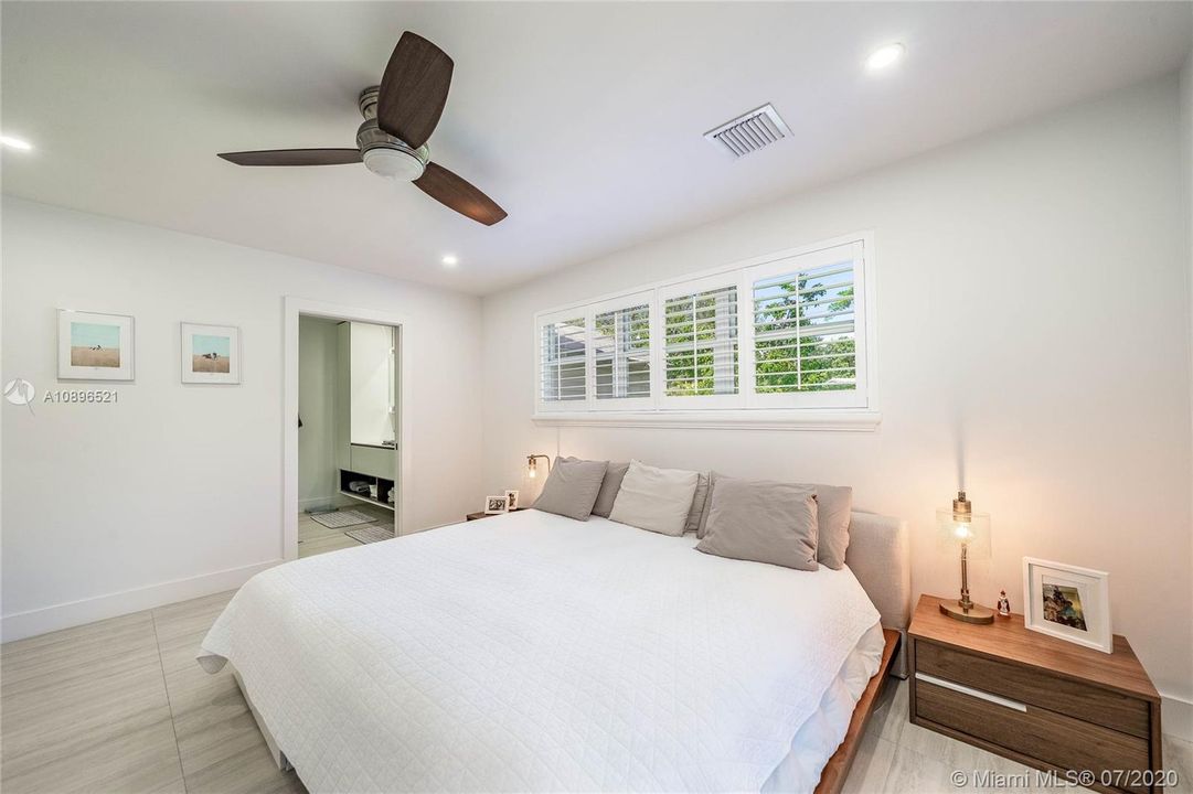 Vendido Recientemente: $775,000 (4 camas, 3 baños, 2679 Pies cuadrados)