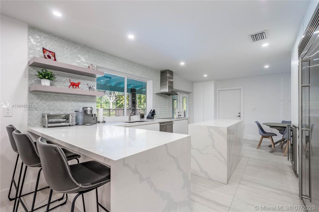 Vendido Recientemente: $775,000 (4 camas, 3 baños, 2679 Pies cuadrados)