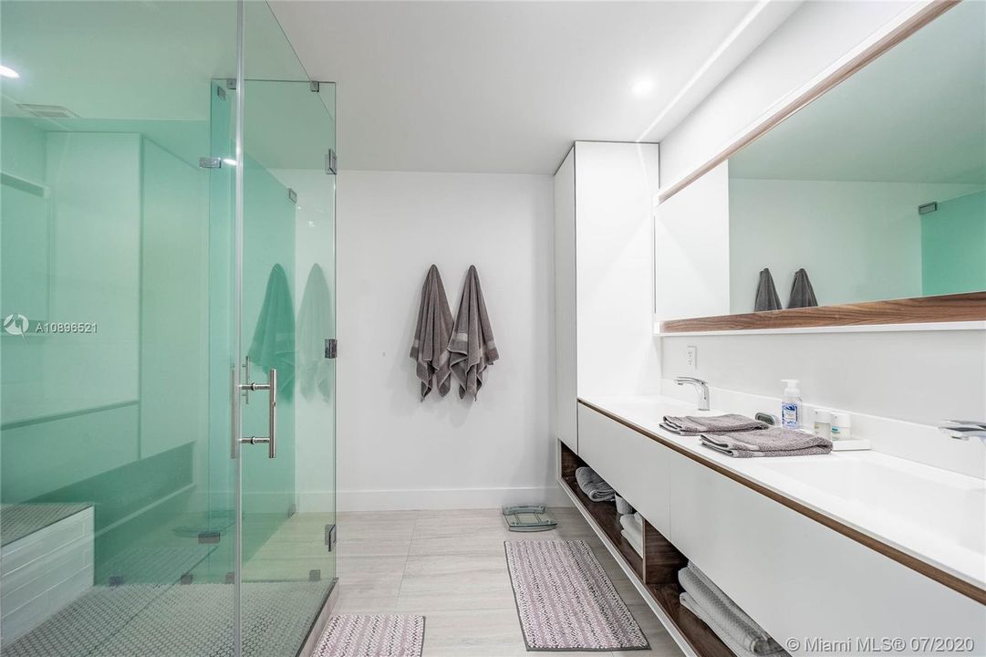 Vendido Recientemente: $775,000 (4 camas, 3 baños, 2679 Pies cuadrados)