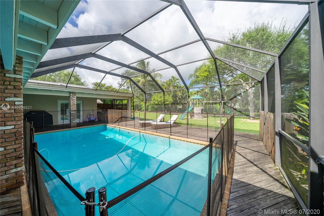 Vendido Recientemente: $775,000 (4 camas, 3 baños, 2679 Pies cuadrados)
