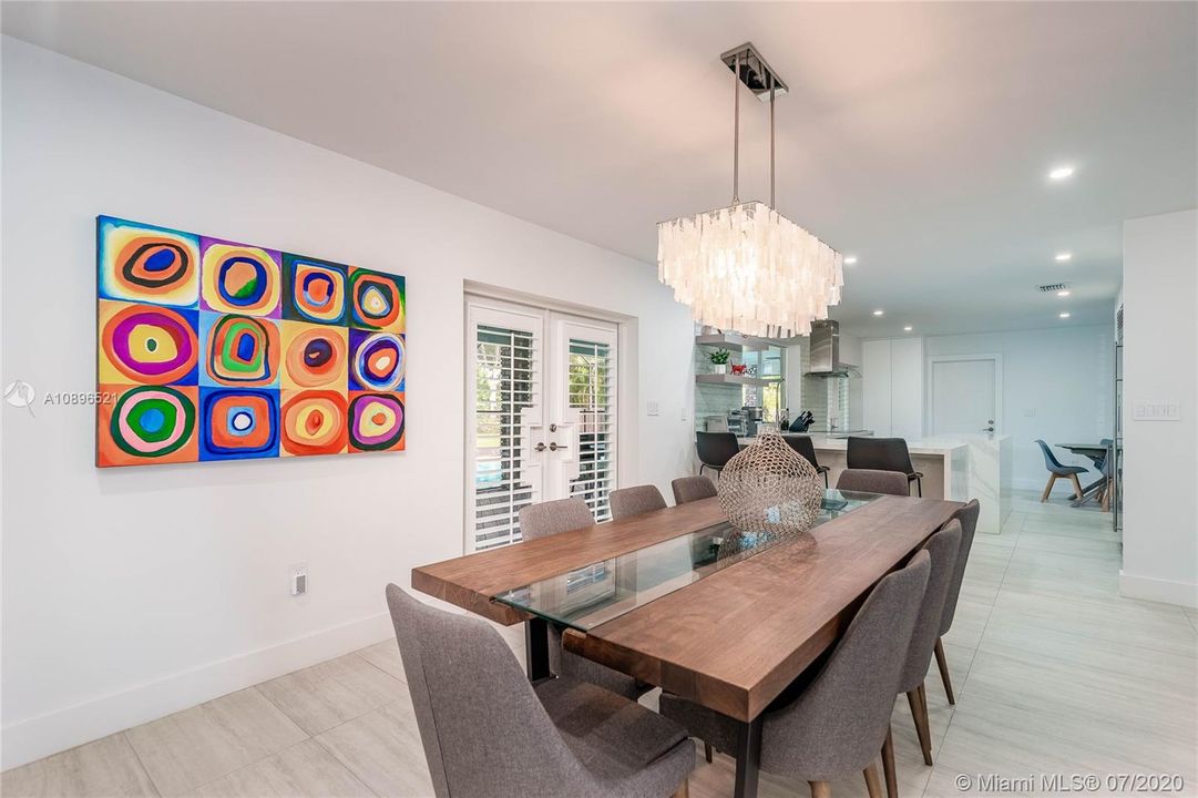 Vendido Recientemente: $775,000 (4 camas, 3 baños, 2679 Pies cuadrados)