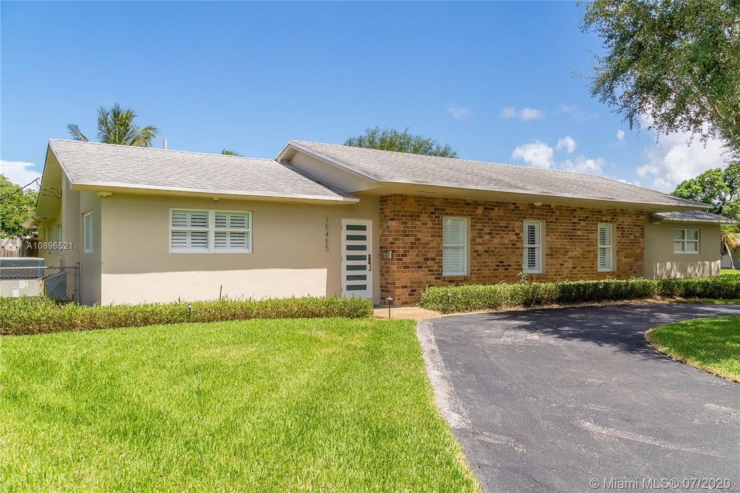 Vendido Recientemente: $775,000 (4 camas, 3 baños, 2679 Pies cuadrados)