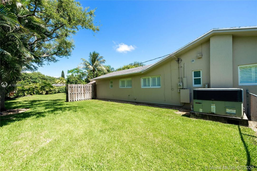 Vendido Recientemente: $775,000 (4 camas, 3 baños, 2679 Pies cuadrados)