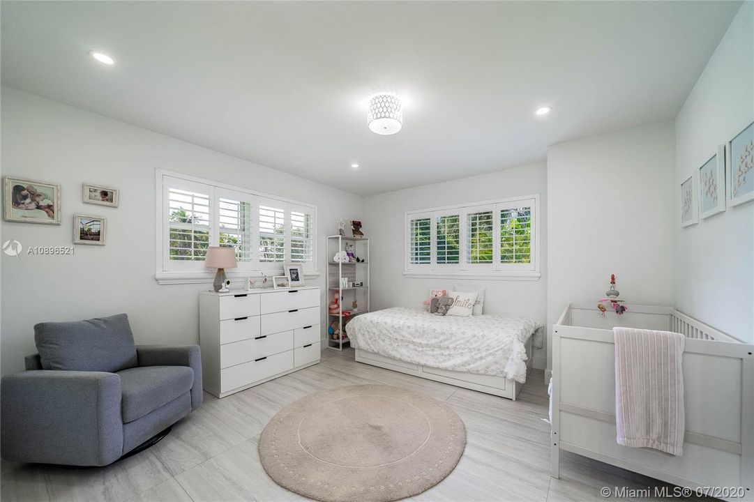 Vendido Recientemente: $775,000 (4 camas, 3 baños, 2679 Pies cuadrados)