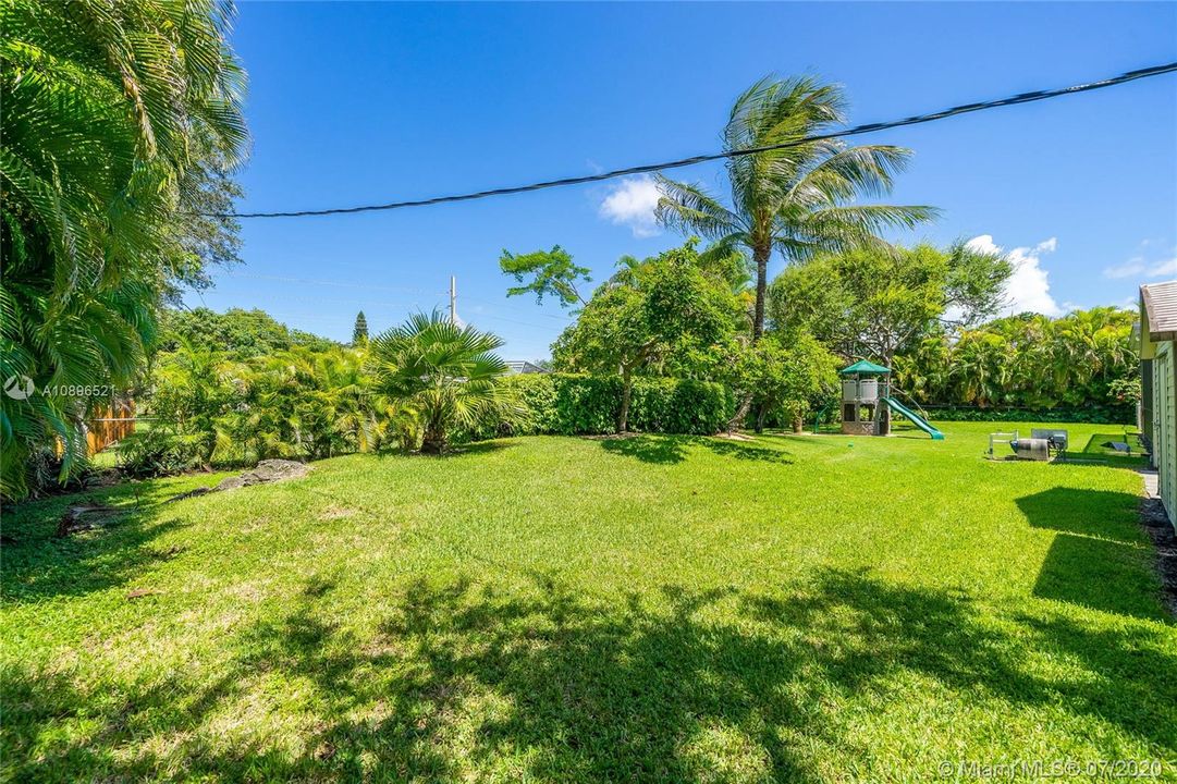 Vendido Recientemente: $775,000 (4 camas, 3 baños, 2679 Pies cuadrados)