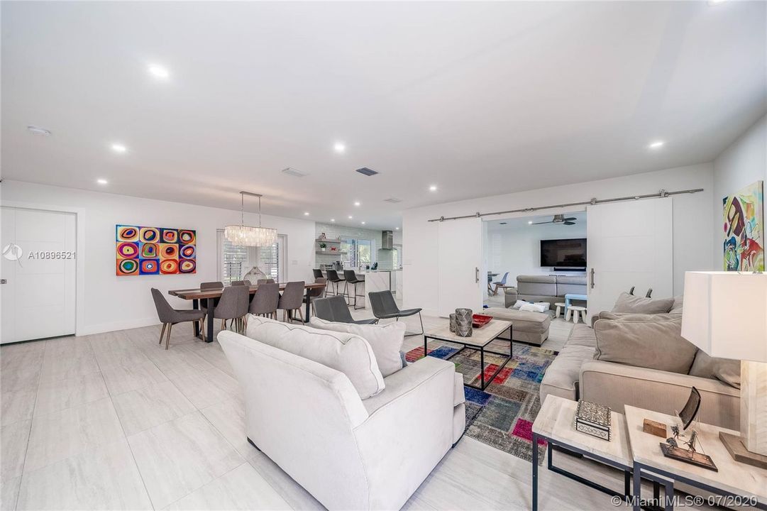 Vendido Recientemente: $775,000 (4 camas, 3 baños, 2679 Pies cuadrados)