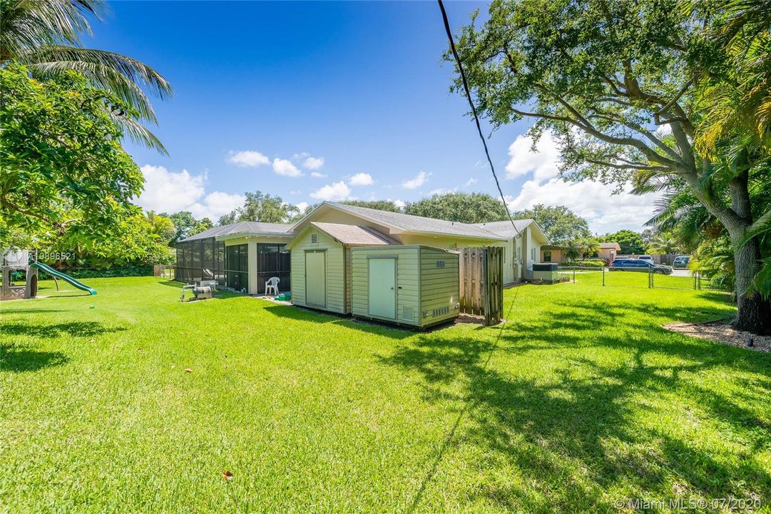 Vendido Recientemente: $775,000 (4 camas, 3 baños, 2679 Pies cuadrados)