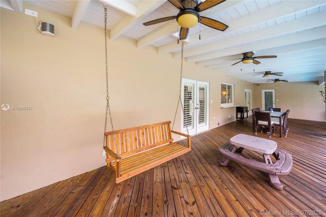 Vendido Recientemente: $775,000 (4 camas, 3 baños, 2679 Pies cuadrados)