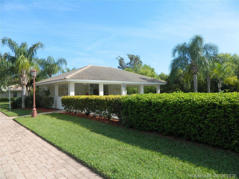 Vendido Recientemente: $229,000 (3 camas, 2 baños, 1383 Pies cuadrados)