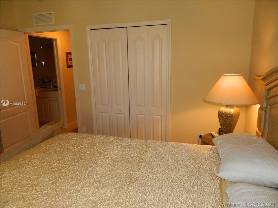 Vendido Recientemente: $229,000 (3 camas, 2 baños, 1383 Pies cuadrados)