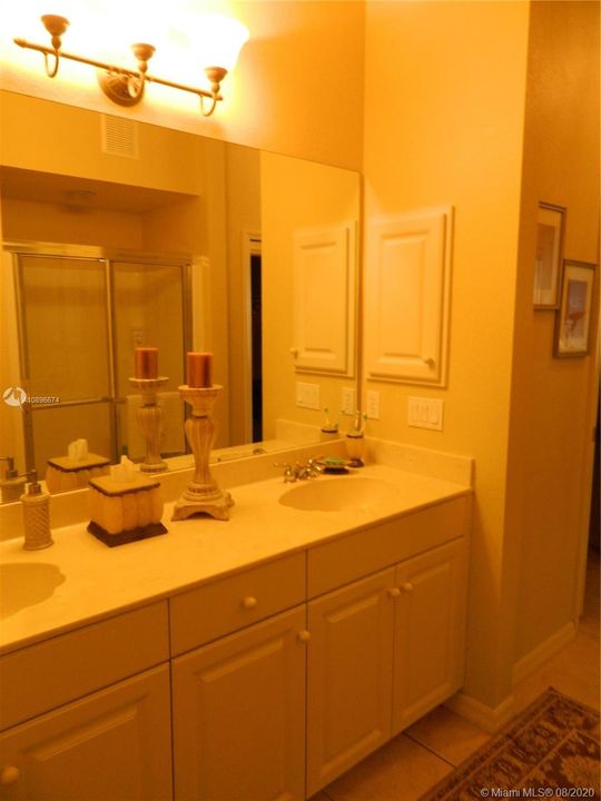 Vendido Recientemente: $229,000 (3 camas, 2 baños, 1383 Pies cuadrados)