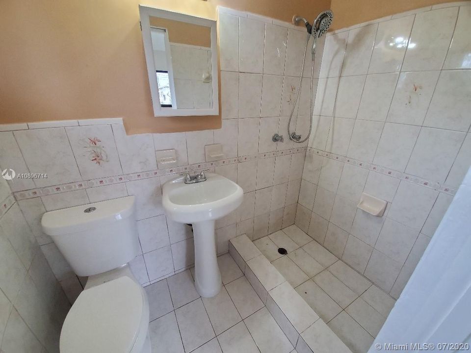 Recientemente alquilado: $1,950 (3 camas, 2 baños, 1218 Pies cuadrados)