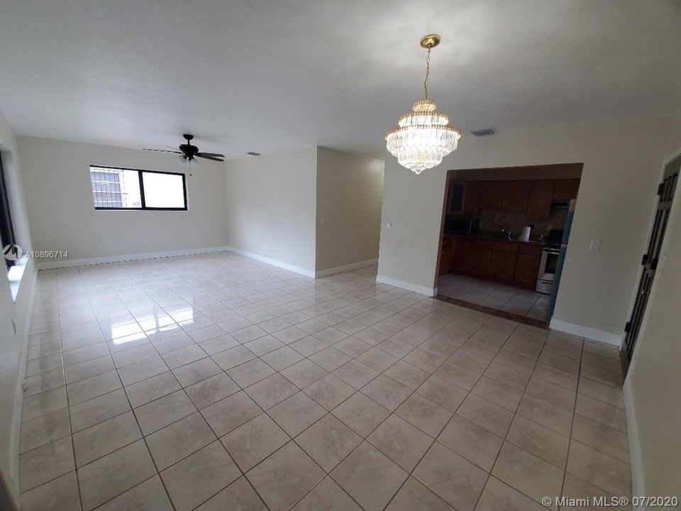 Recientemente alquilado: $1,950 (3 camas, 2 baños, 1218 Pies cuadrados)