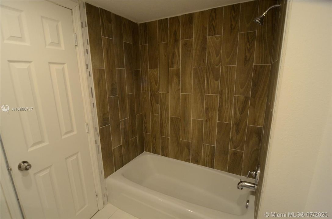 Recently Sold: $169,500 (2 beds, 2 baths, 1060 Square Feet)