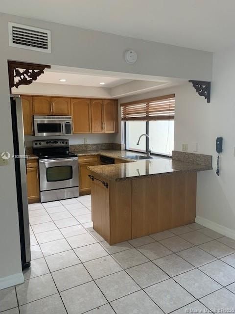 Recently Rented: $2,295 (3 beds, 2 baths, 1640 Square Feet)