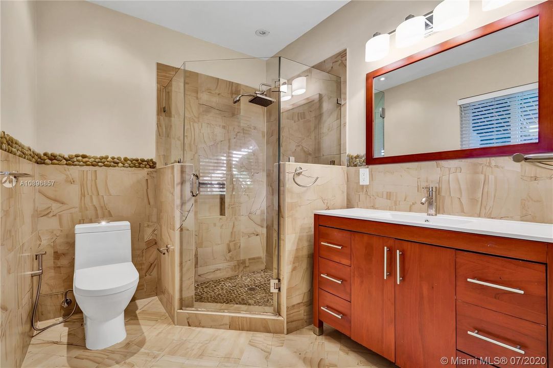 最近租的: $2,300 (2 贝兹, 2 浴室, 1520 平方英尺)