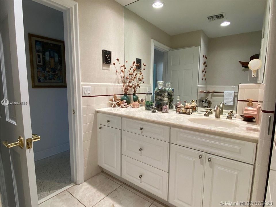 GUEST BATHROOM