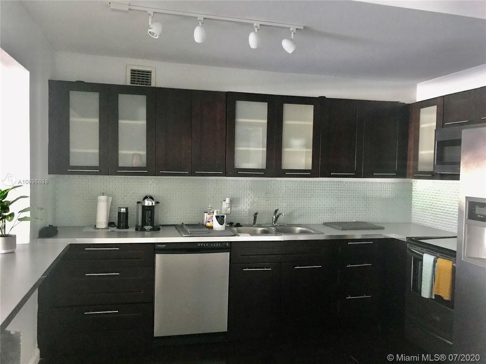 Recientemente alquilado: $2,250 (2 camas, 2 baños, 1603 Pies cuadrados)