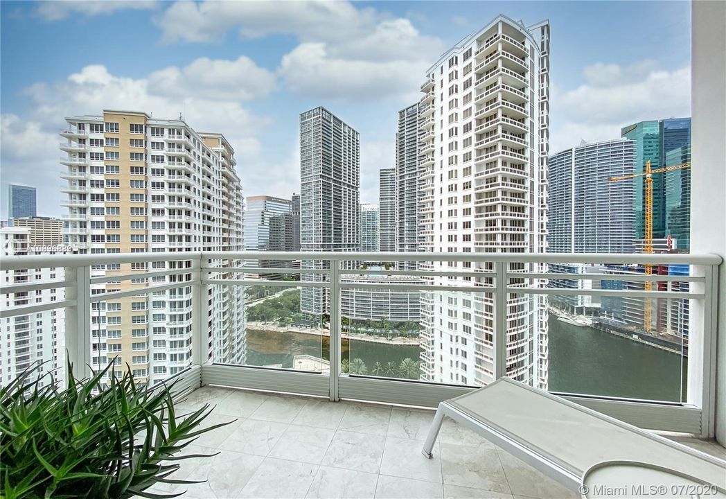 Недавно продано: $1,850,000 (4 спален, 4 ванн, 2631 Квадратных фут)