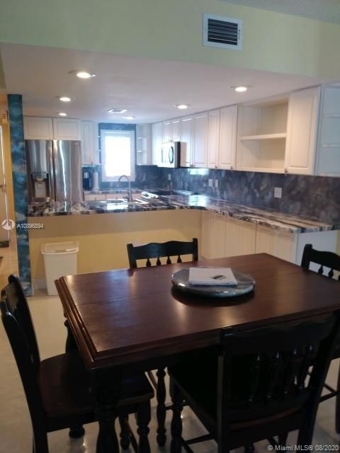 Recently Sold: $409,999 (1 beds, 1 baths, 1067 Square Feet)