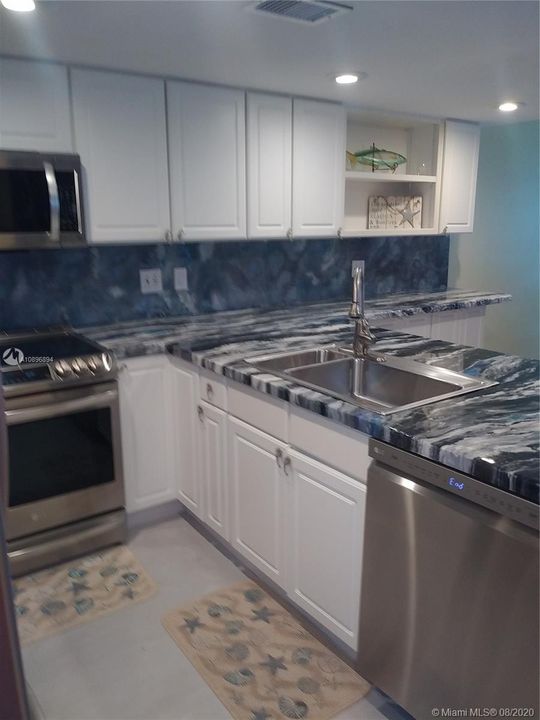 Recently Sold: $409,999 (1 beds, 1 baths, 1067 Square Feet)