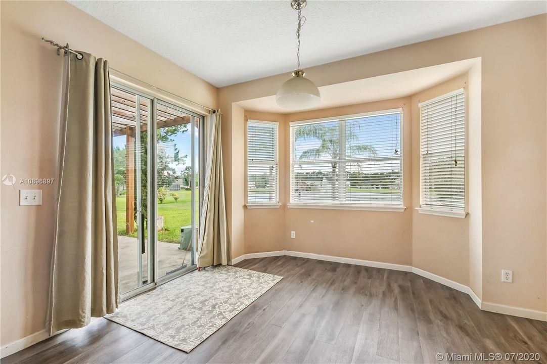 Recently Sold: $279,900 (5 beds, 3 baths, 3379 Square Feet)