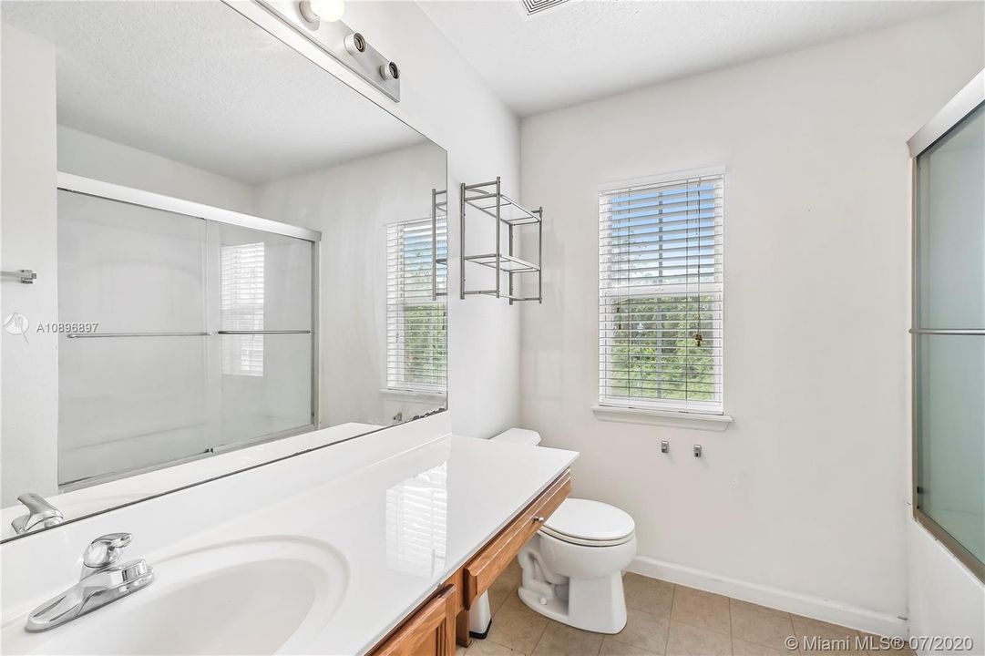 Recently Sold: $279,900 (5 beds, 3 baths, 3379 Square Feet)