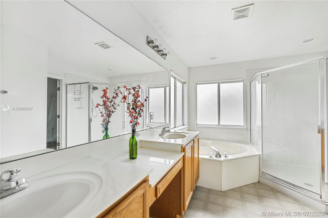 Recently Sold: $279,900 (5 beds, 3 baths, 3379 Square Feet)