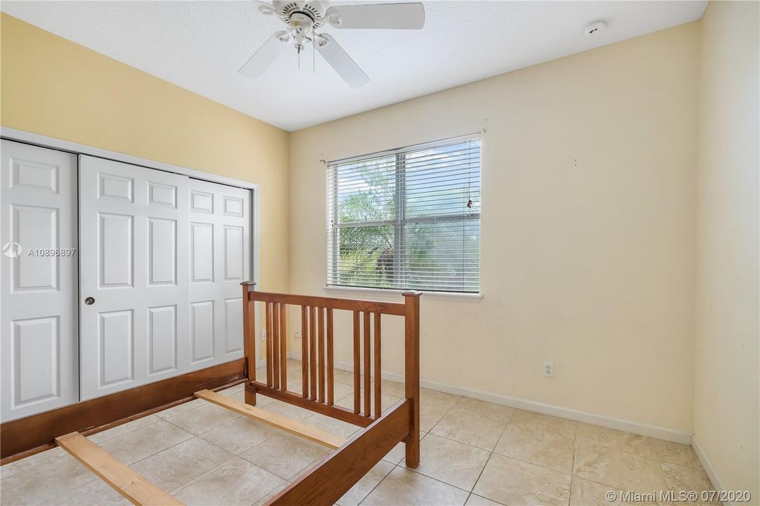Recently Sold: $279,900 (5 beds, 3 baths, 3379 Square Feet)
