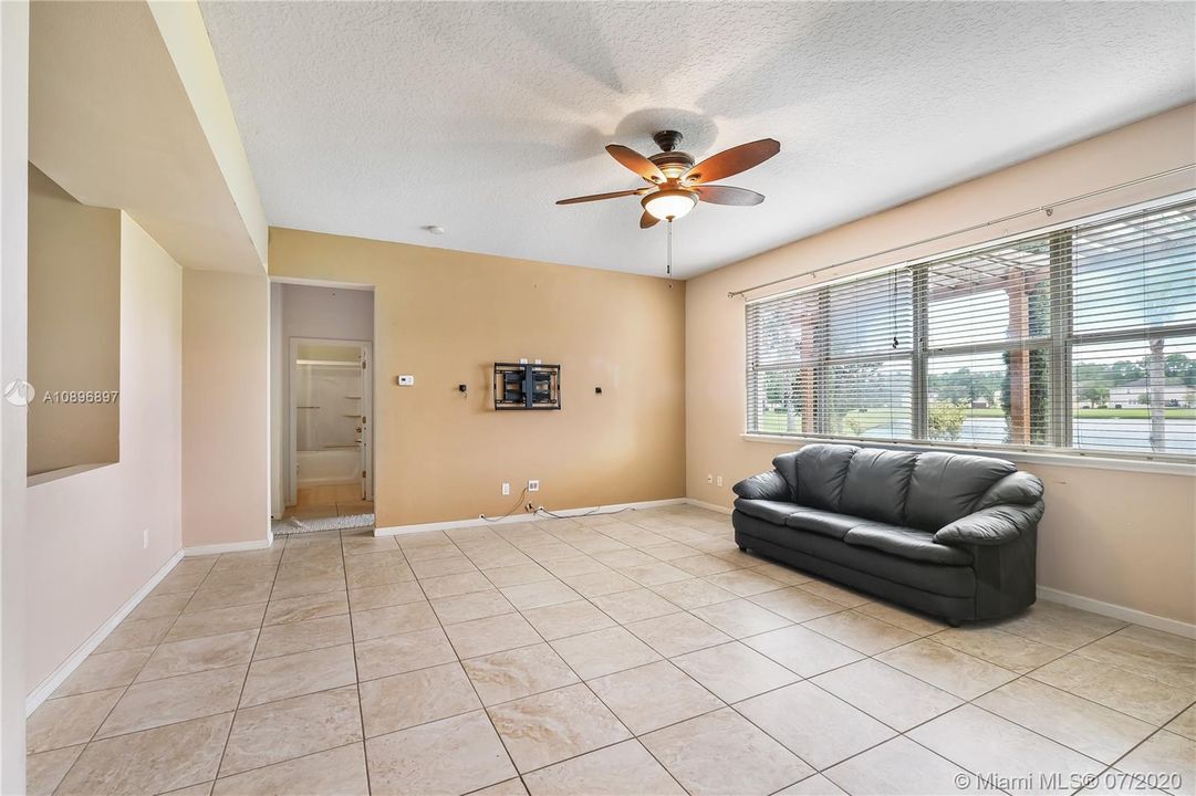 Recently Sold: $279,900 (5 beds, 3 baths, 3379 Square Feet)
