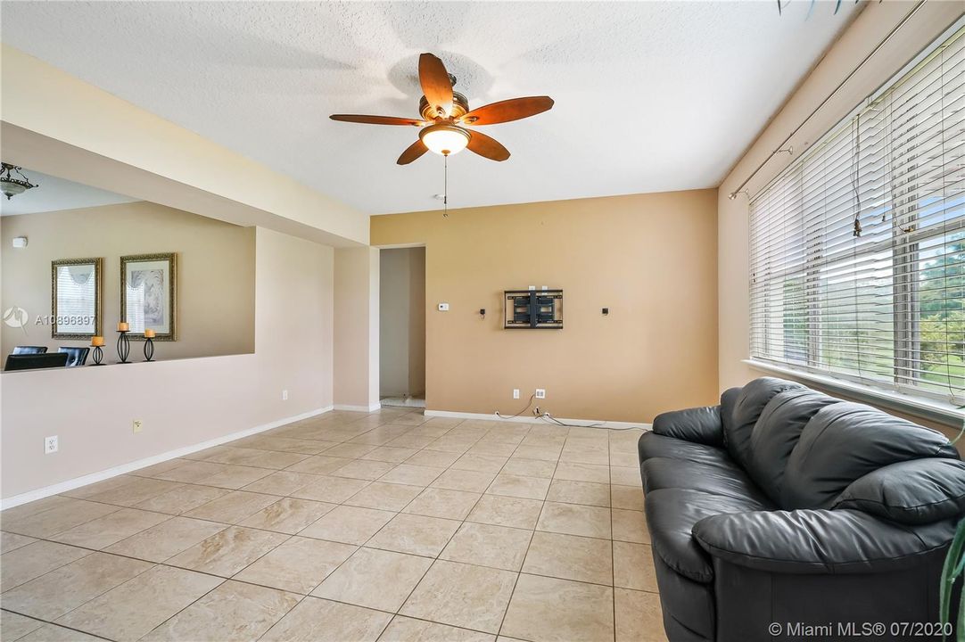 Recently Sold: $279,900 (5 beds, 3 baths, 3379 Square Feet)