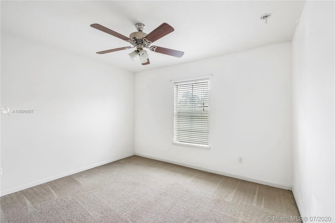 Recently Sold: $279,900 (5 beds, 3 baths, 3379 Square Feet)