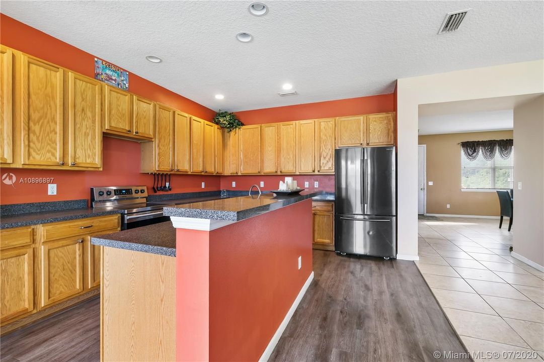 Recently Sold: $279,900 (5 beds, 3 baths, 3379 Square Feet)