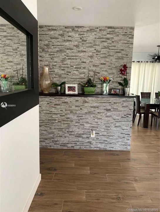 Recently Rented: $2,895 (3 beds, 2 baths, 1596 Square Feet)